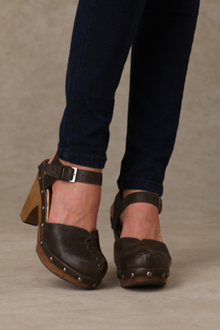Doub Studded Clog