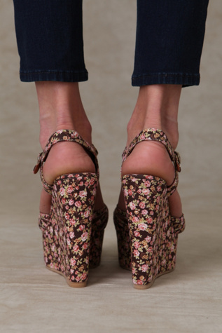 Swansong Floral Platform