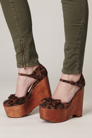 Daisy Wedge Platform