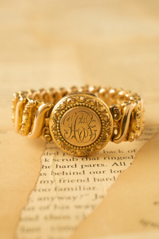 Vintage Gold Stretch Locket Bracelet in Vintage-Jewelry