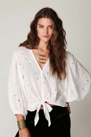 Focus on Center Blouse