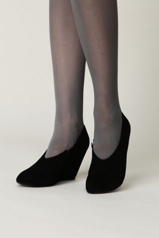 Arwen Almond Wedge