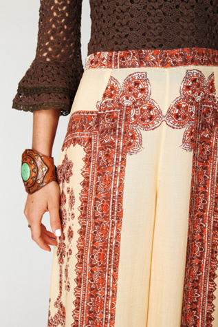 Apricot / Burgundy