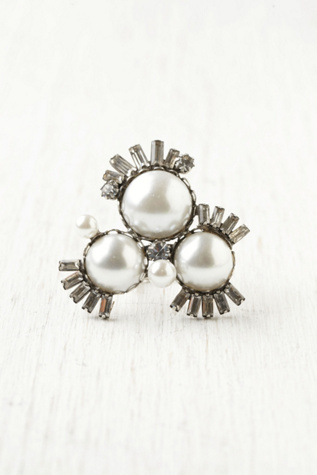 Pearl Burst Deco Ring
