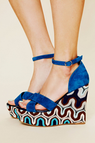 Carrie Crochet Platform