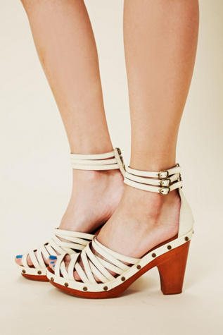 Calista Clog