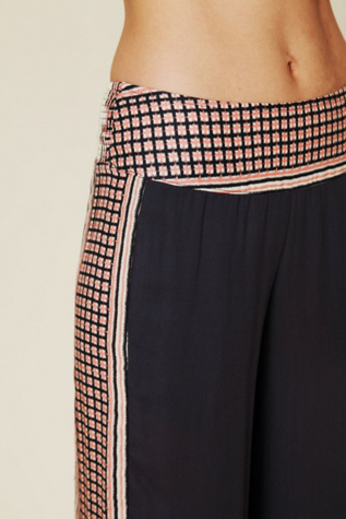 Rumor Has It Border Print Pant