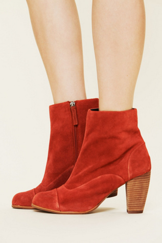 Dolce Vita Muri Cap Toe Ankle Boot in Boots