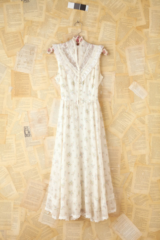 Free People White Floral Maxi Dress in Vintage-Dresses