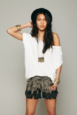 Free People Bleached Out Cut Off in Jean-Shorts