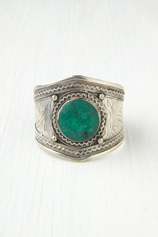 Round Stone Vintage Cuff