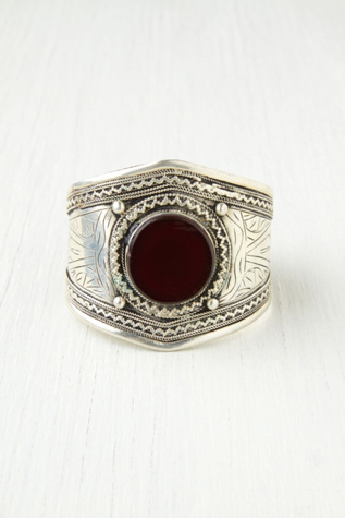 Round Stone Vintage Cuff